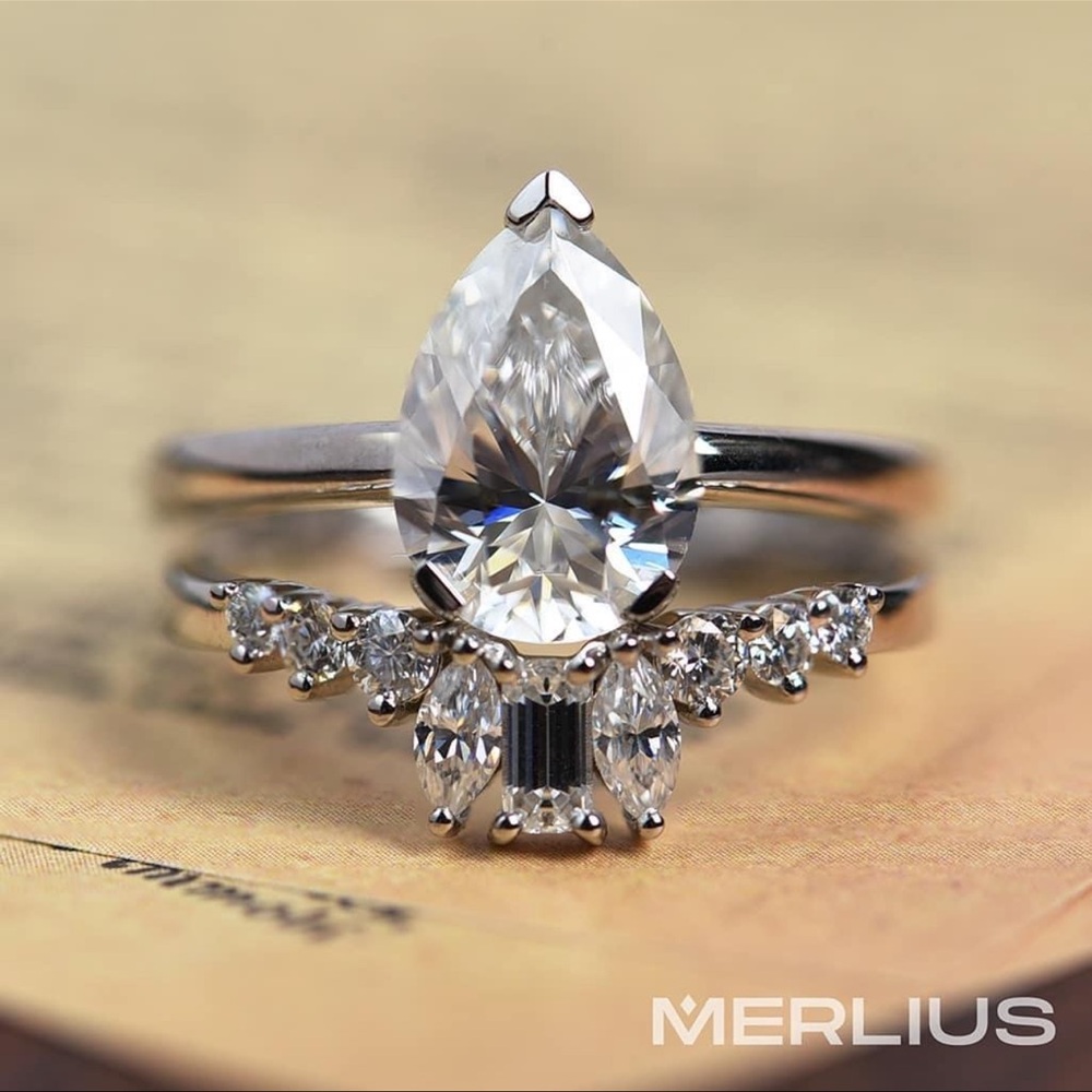 Silver Pear-Cut Crystal Bridal Ring Set - Clear